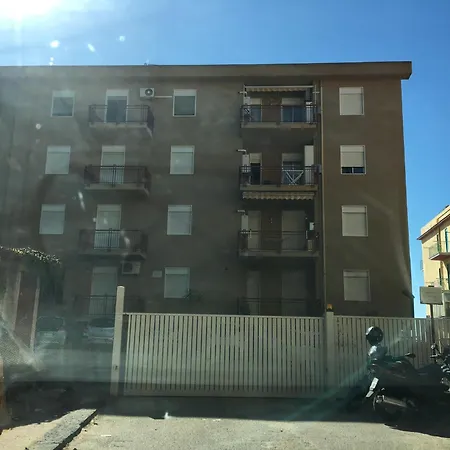 Isola 92100 Apartment